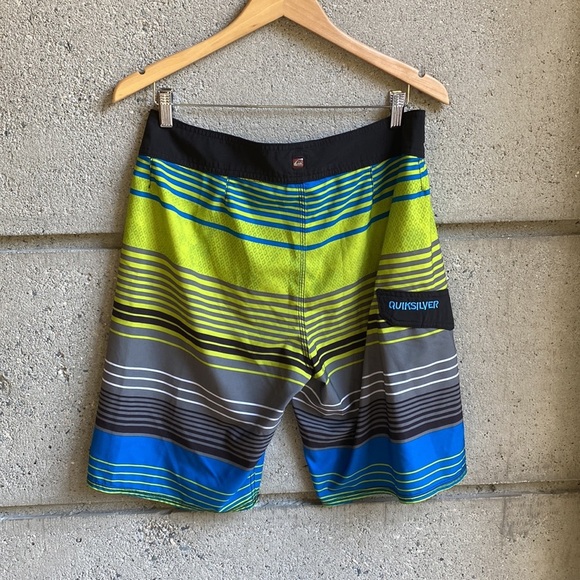 Quiksilver Bright Stripe Boardshort - Picture 4 of 10